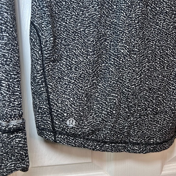 Lululemon Extra Mile 1/2 Zip Reflective Heathered Black pullover, Size 6 - Picture 5 of 8